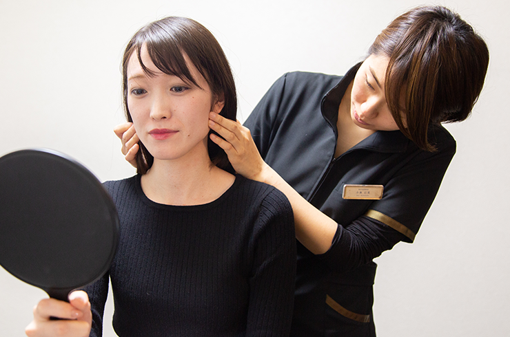 お肌の状態やお顔の歪みなどを細かくチェック