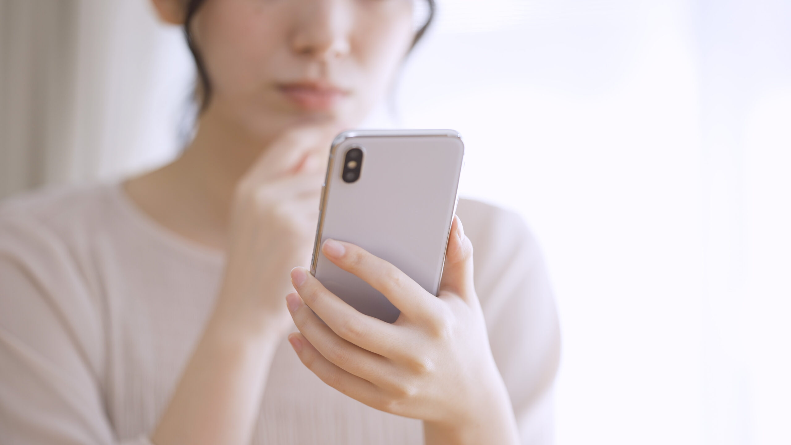 集客や媒体依存への不安をイメージした画像